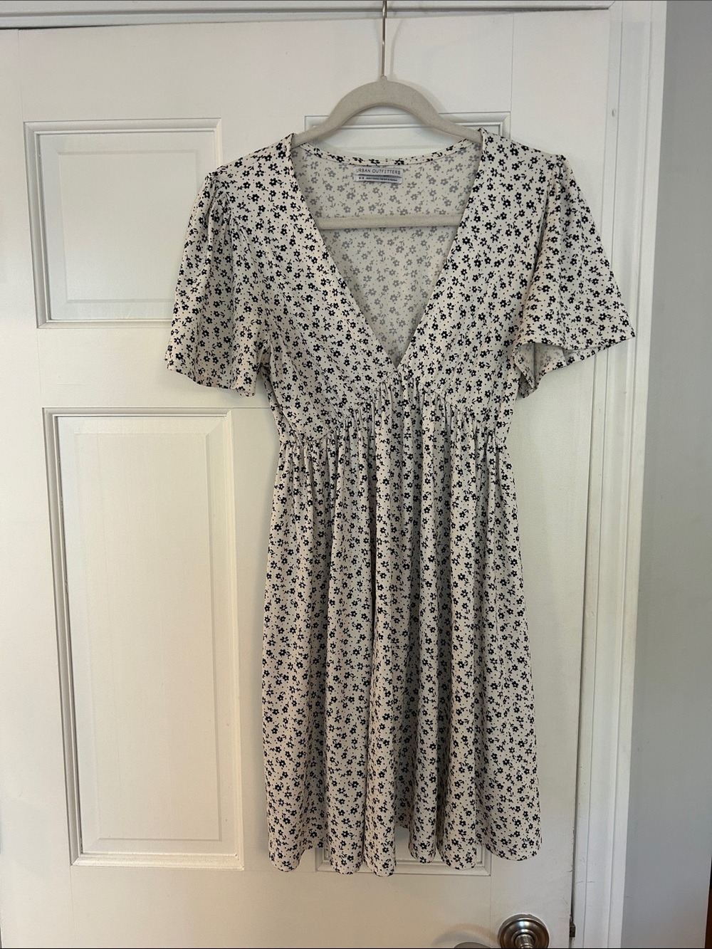 Floral V-Neck white & Black Short Sleeve Dress